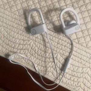 Power Beats 3 wireless